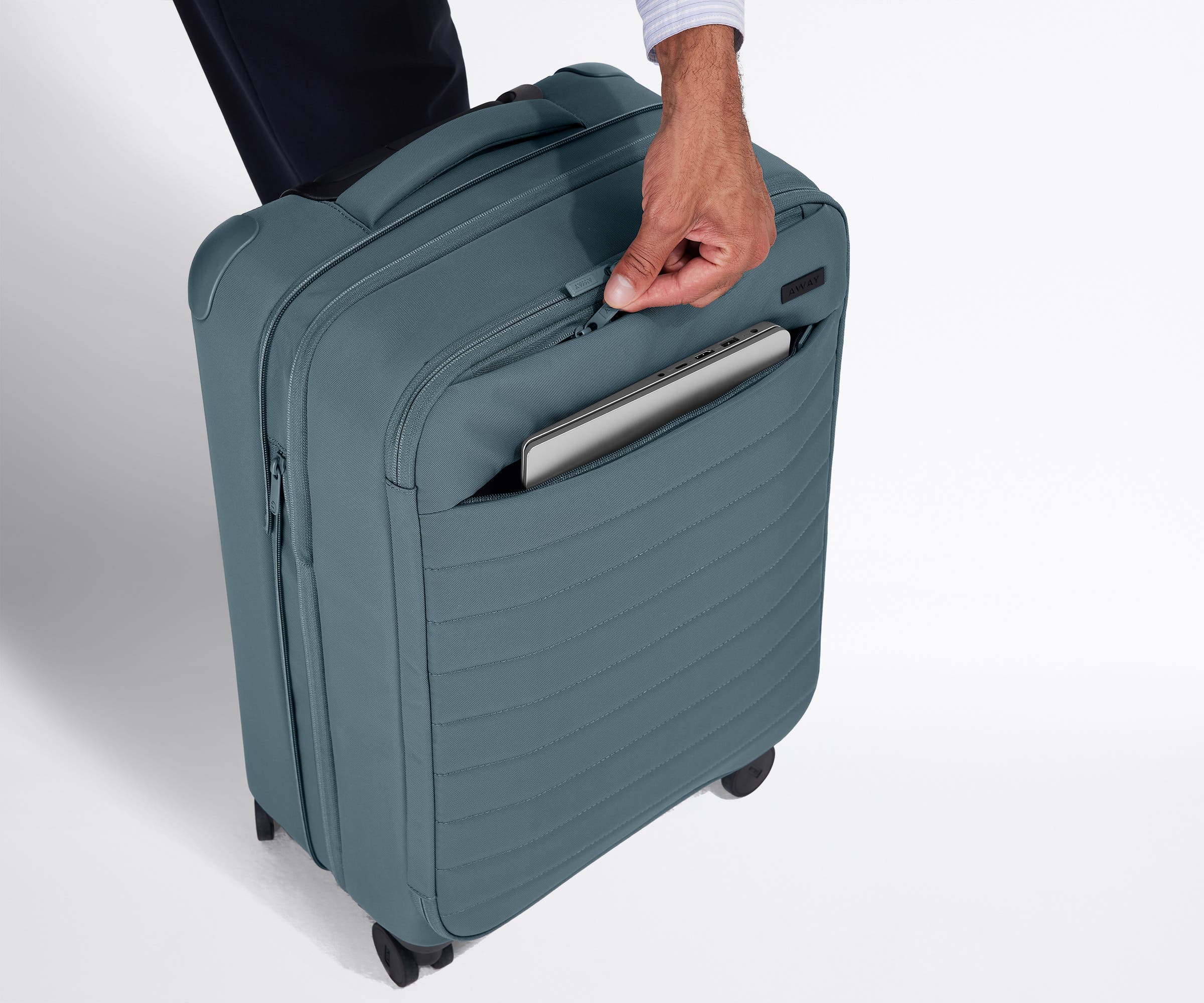Laptop in the front zipper pocket