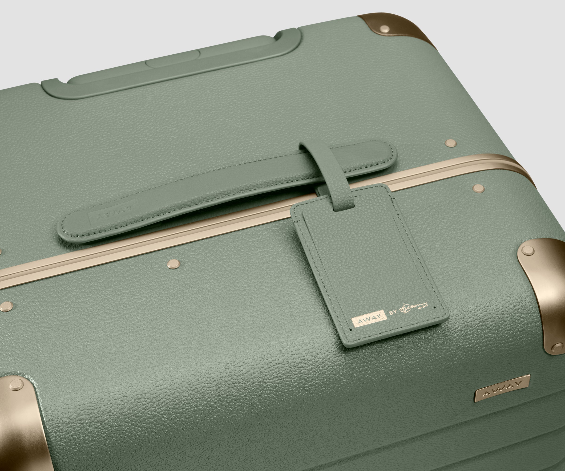 The Aluminum Edge Trunk in No. 20 Legacy