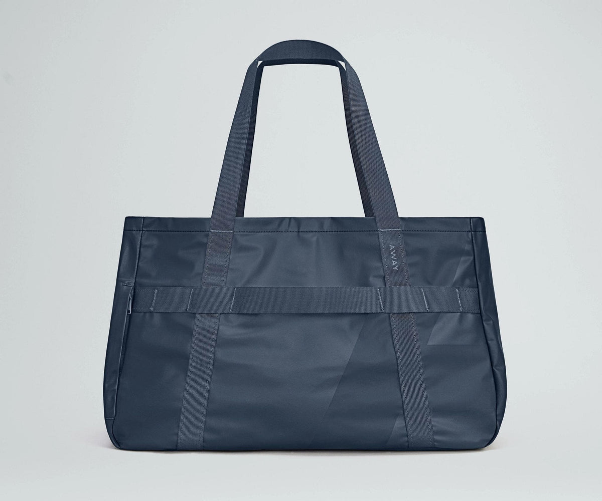 Front view of the Active Tote 45L with the handles up
