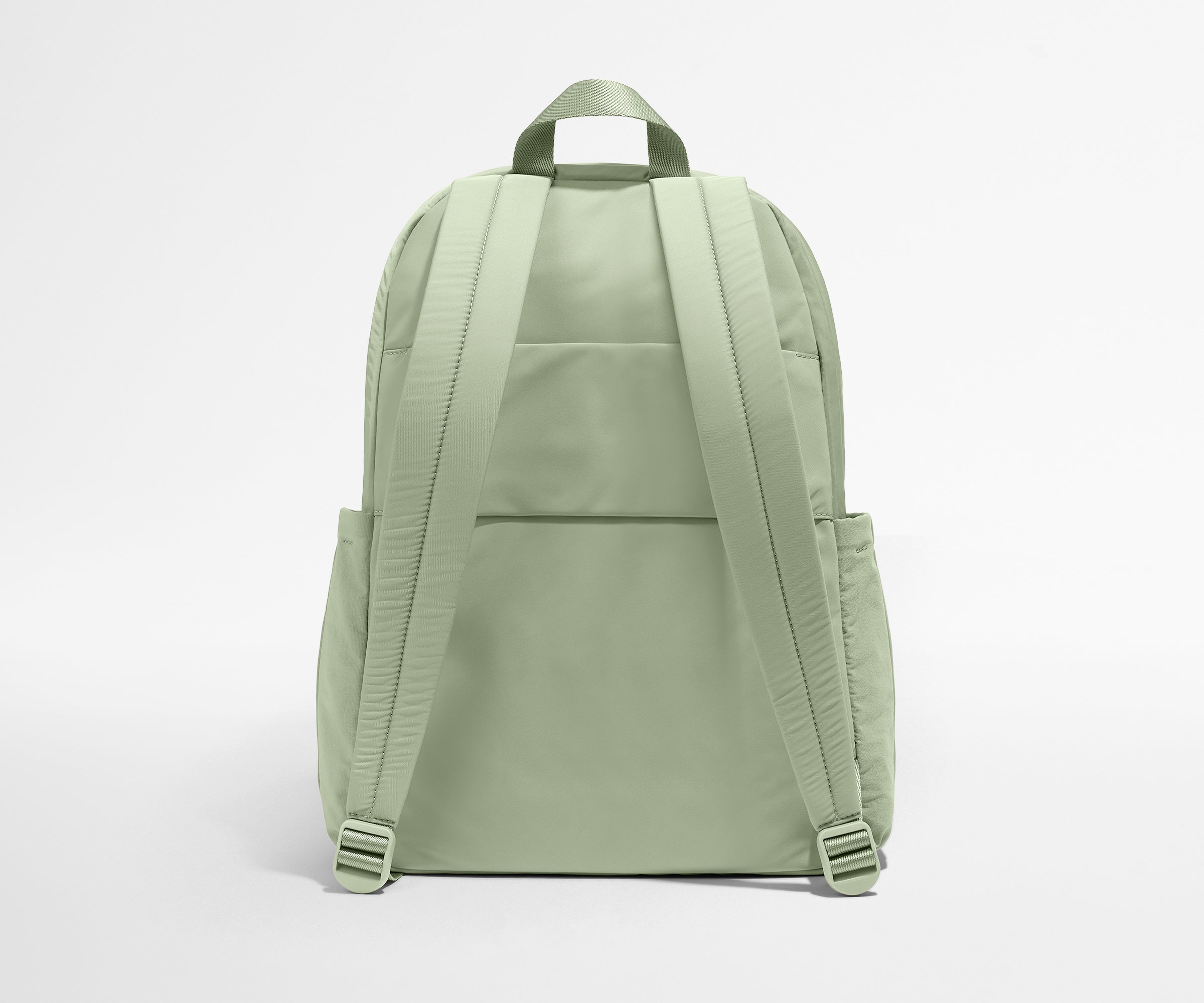 Trolley sleeve feature on the back of the Large Featherlight Backpack