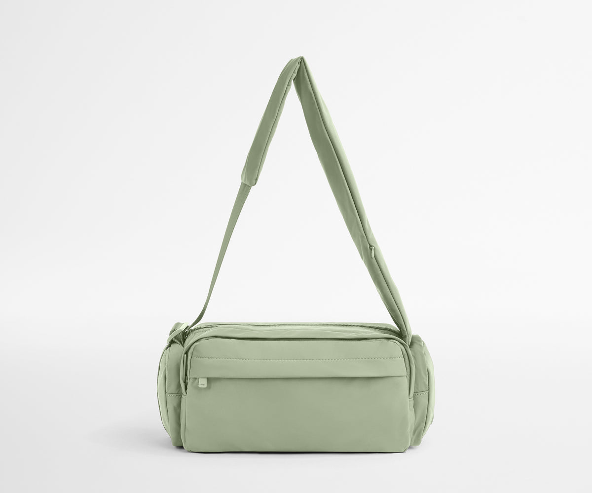 Front view of the Featherlight Cargo Pack with the handle up