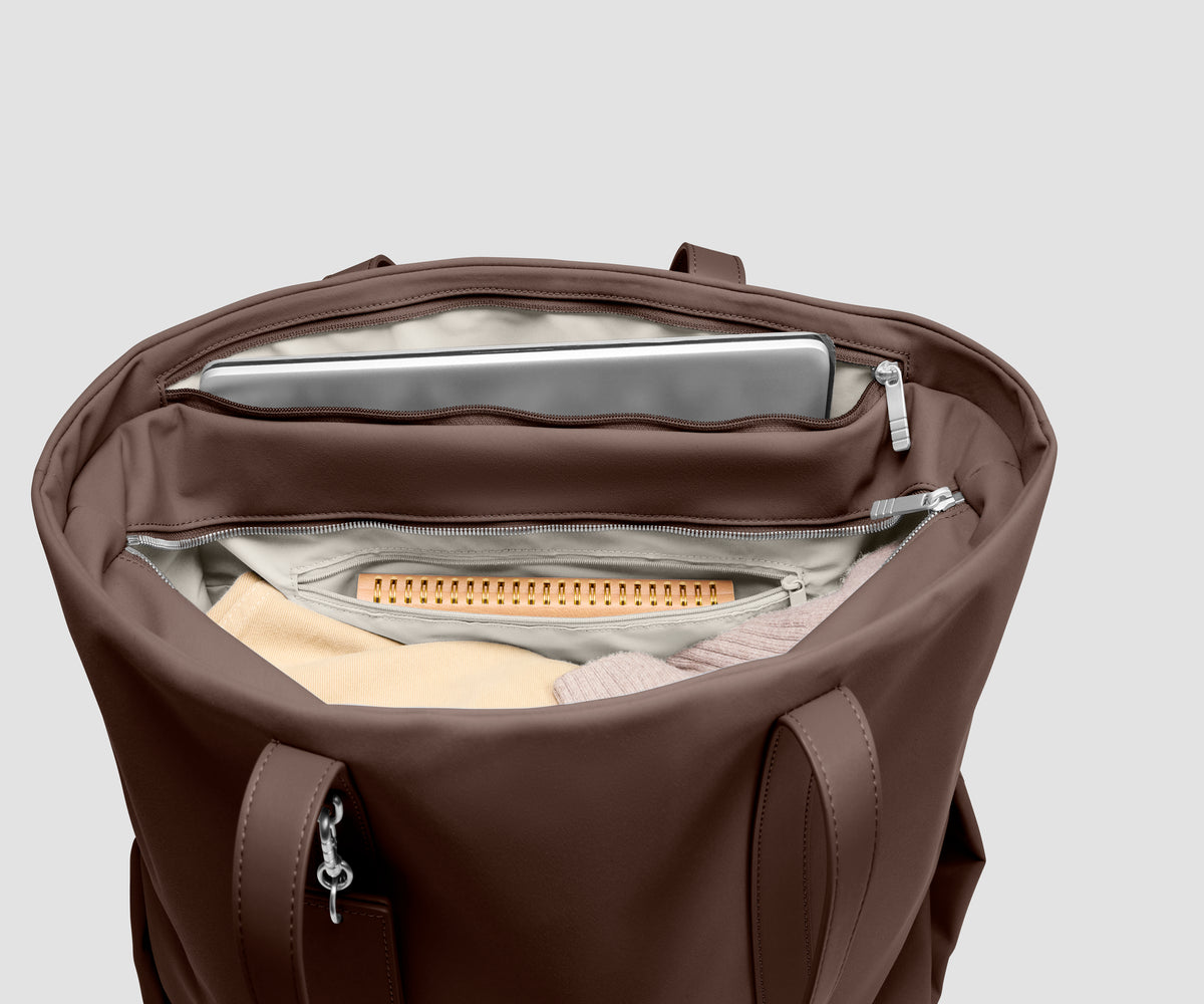 Signature Tote in Chocolate Brown