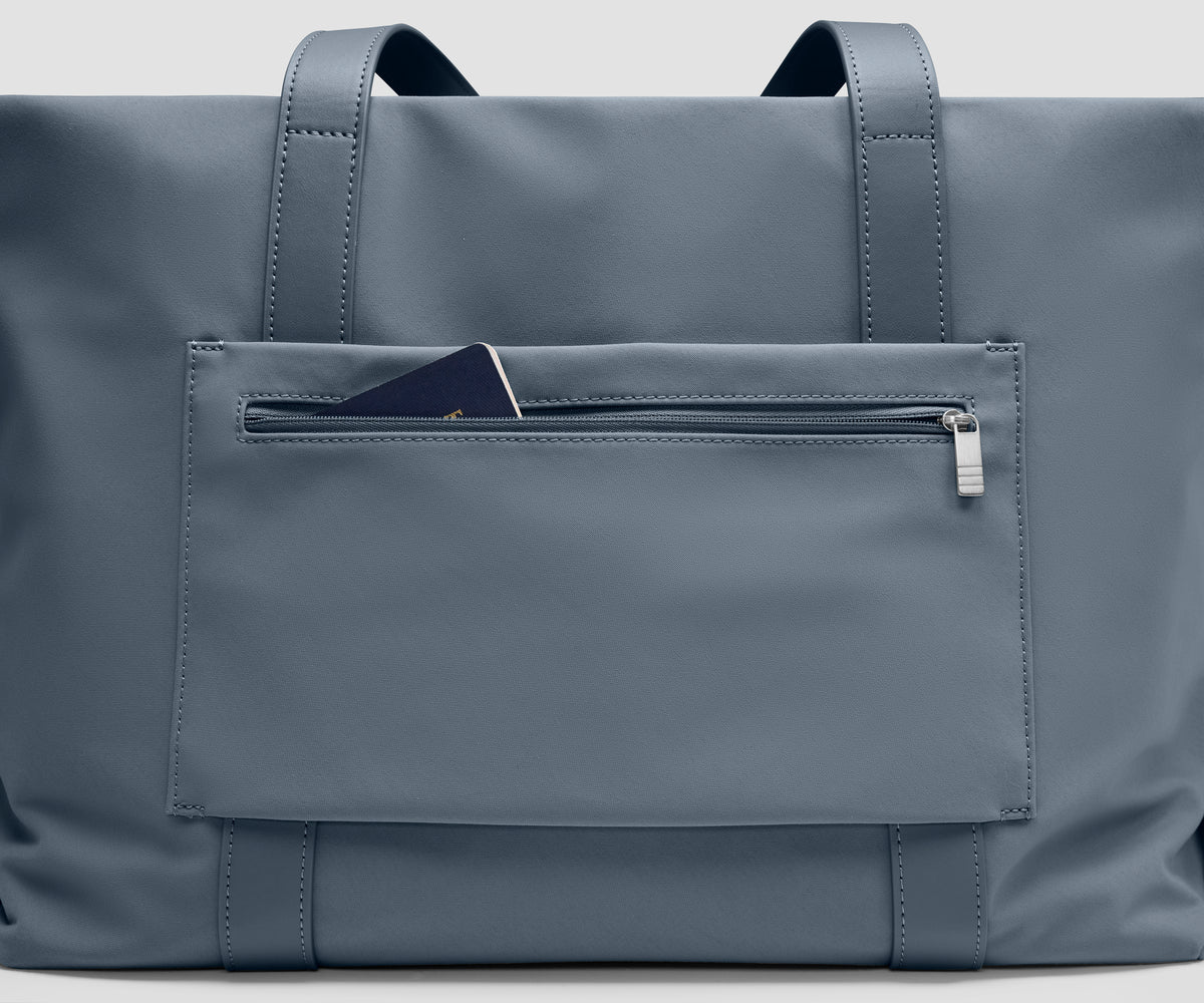 Signature Tote in Coast Blue
