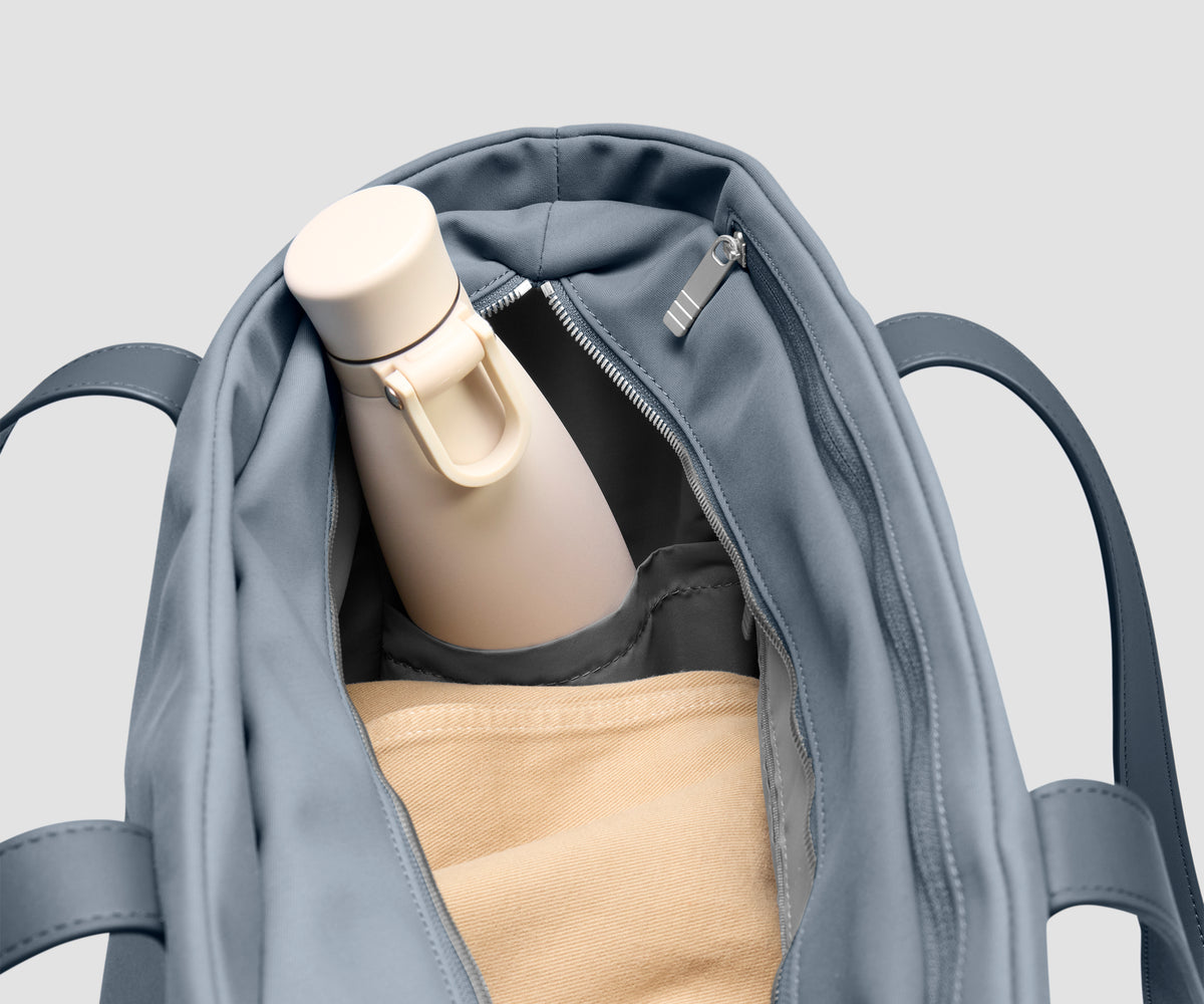 Signature Tote in Coast Blue