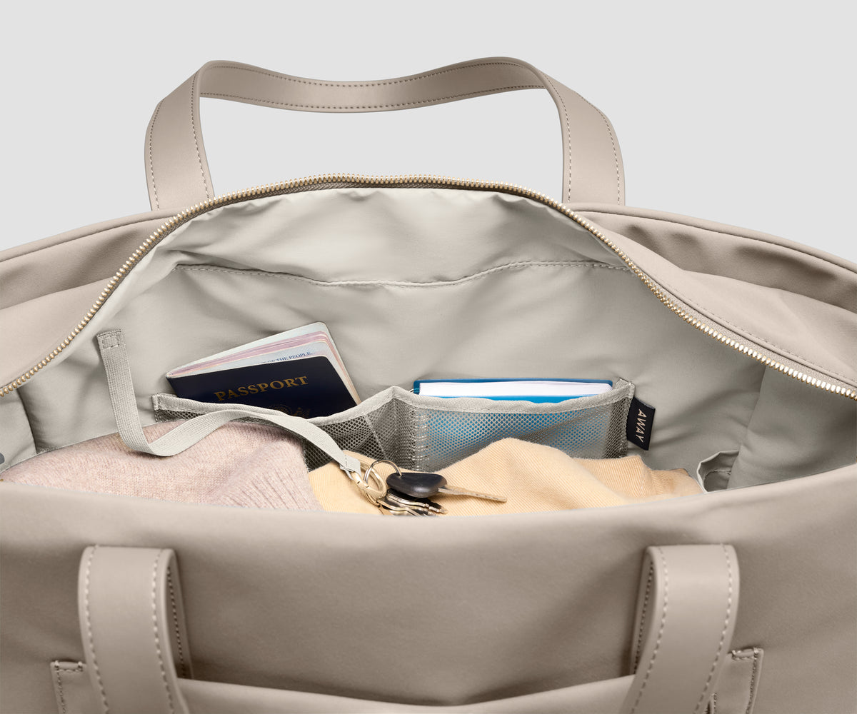 Signature Tote in Dune Taupe