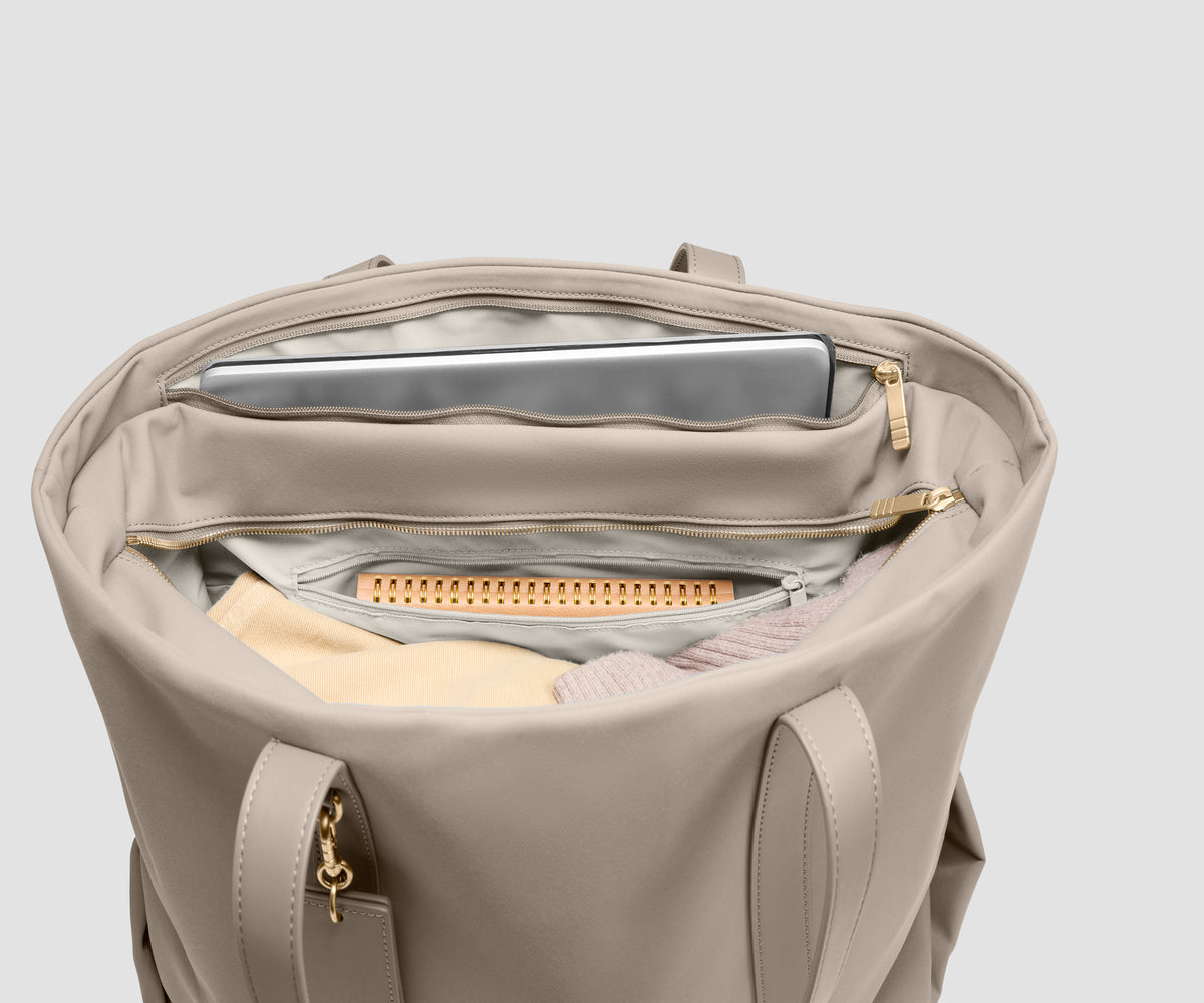 Signature Tote in Dune Taupe