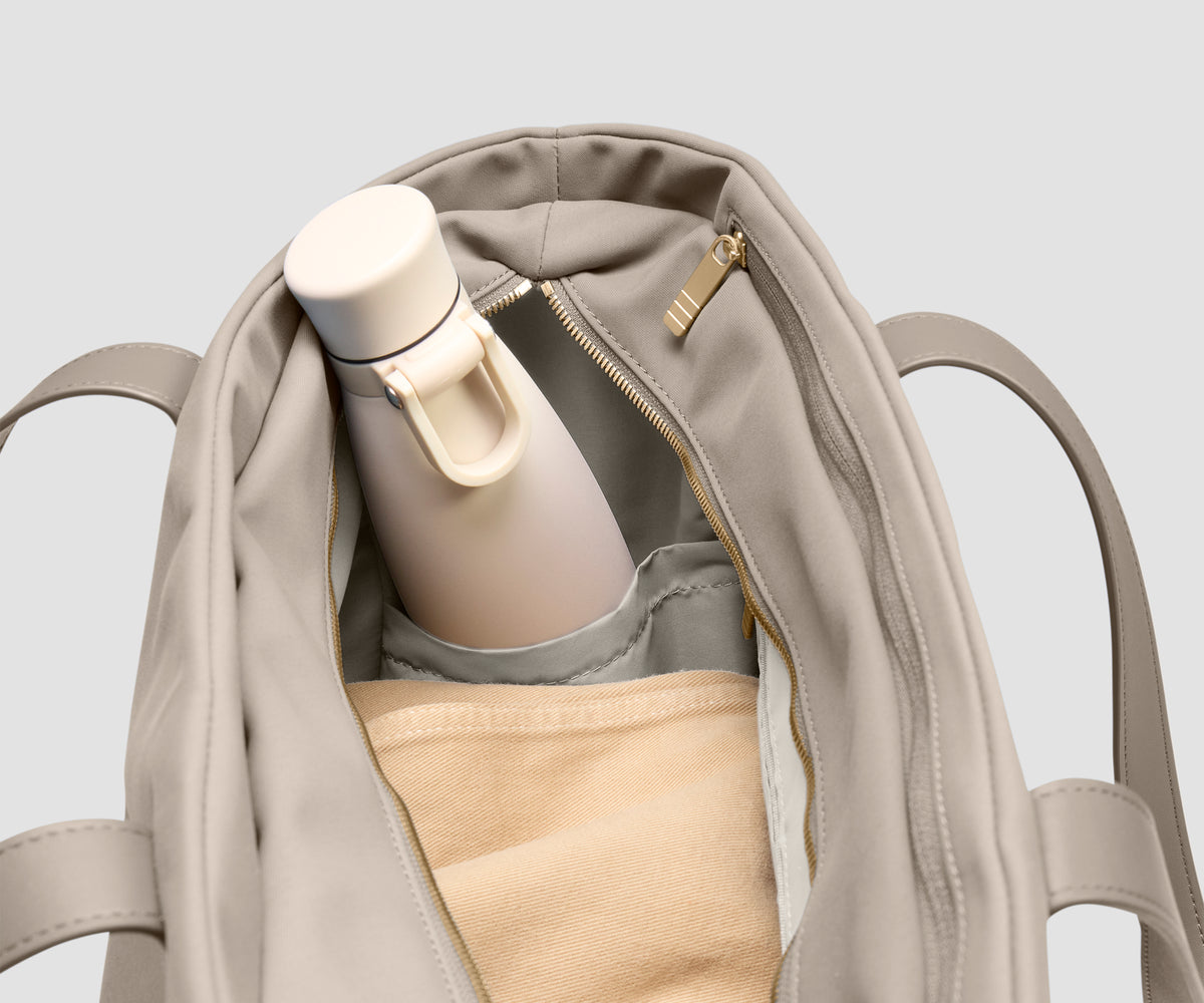 Signature Tote in Dune Taupe