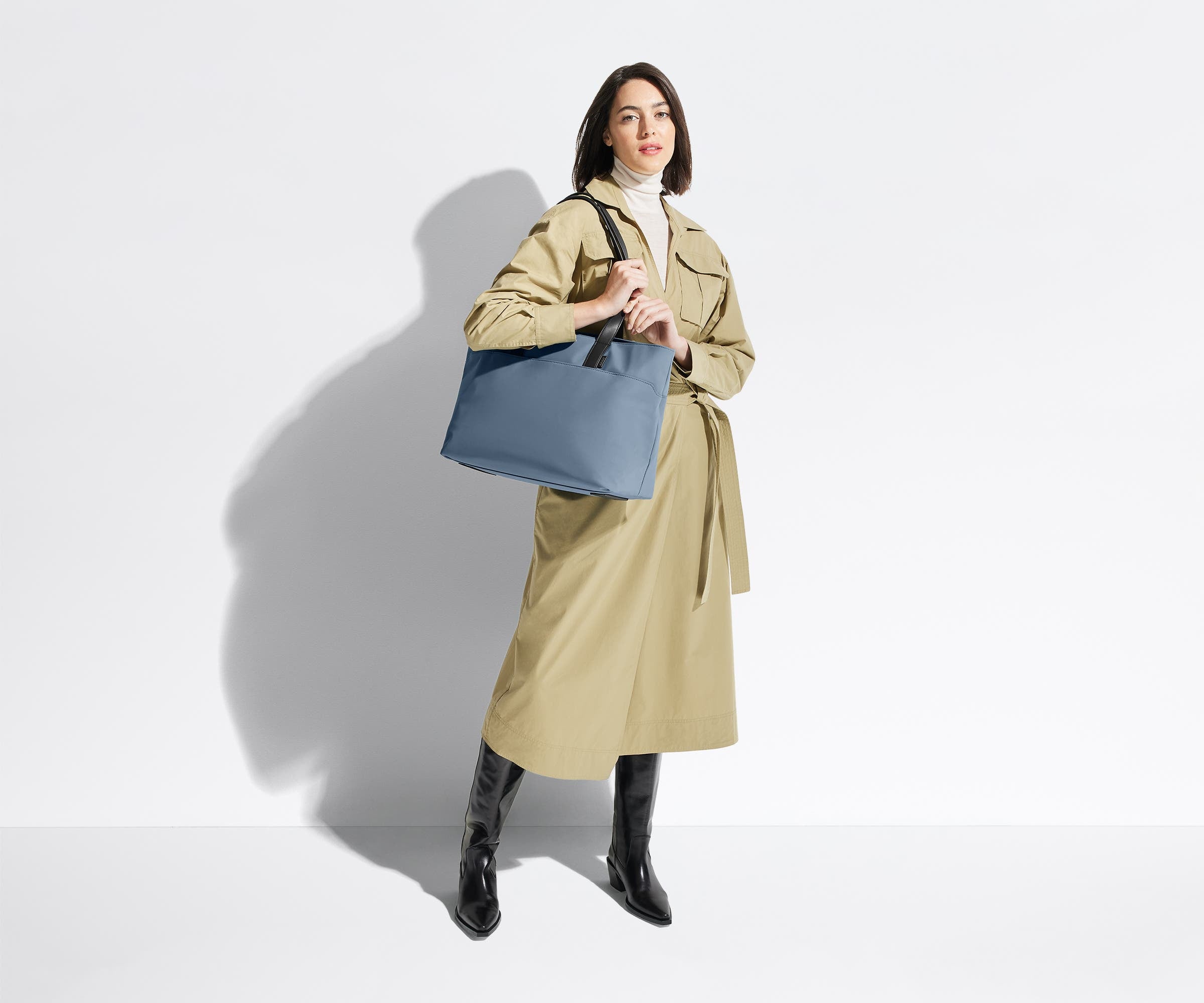 Person wearing the Everywhere Tote on their shoulder